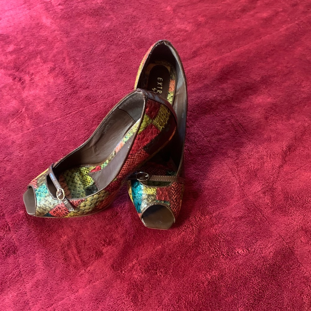 Women size 39/9=size 8, yell/brown multi-color heels